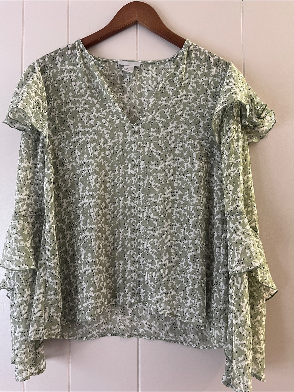 H&M Light Sage Floral V-Neck Ruffle Sleeve Blouse